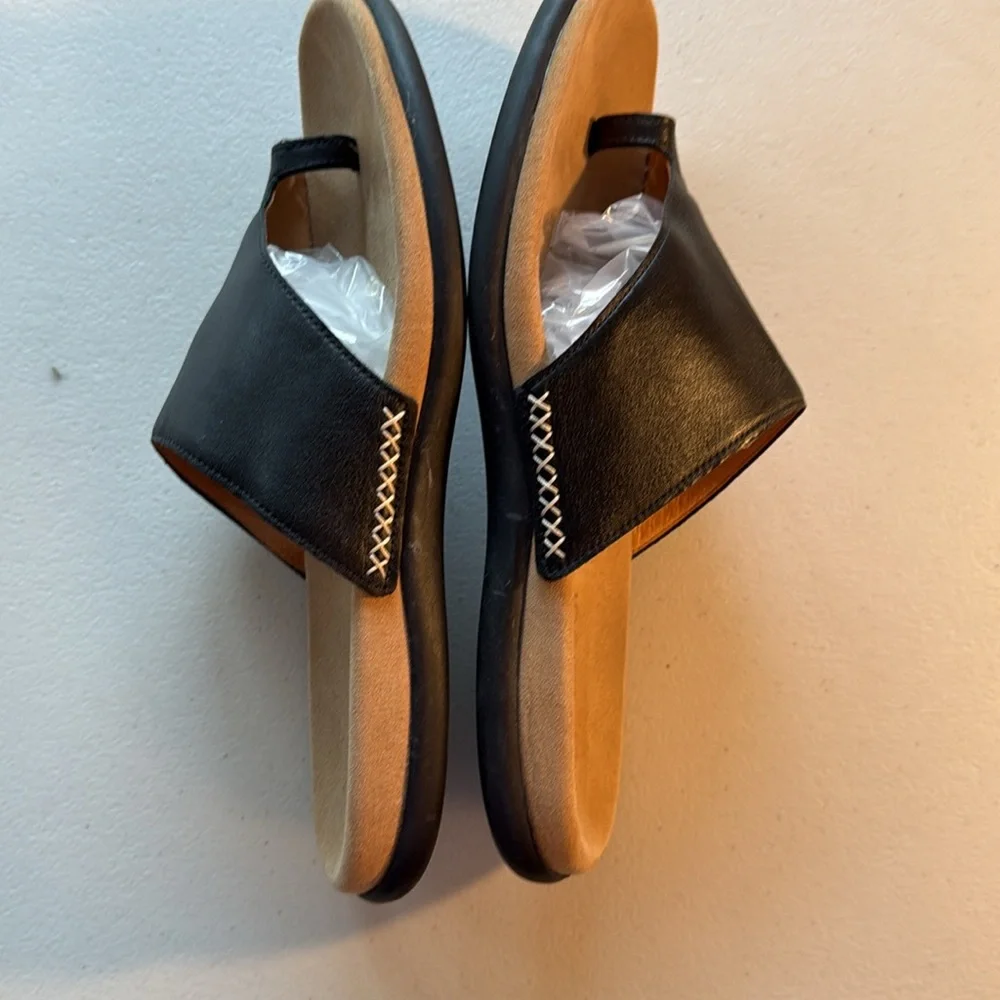 Gabor Men’s Black Leather Toe-Loop Slide with Beige Footbed sandal Size 9 - 9.5